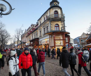Fatalne warunki w Tatrach. Jest mroźno, ślisko, a szlaki są zasypane śniegiem. TPN ostrzega turystów