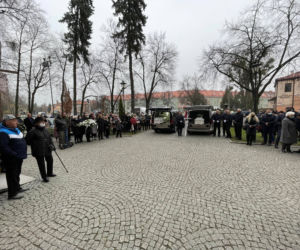 Pogrzeb Weroniki i Sebastiana. Ostatnia droga rodzeństwa