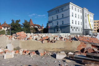 Ciężki sprzęt i gruzowisko. Powstanie nowa komenda policji w Lesznie za ponad 100 mln złotych