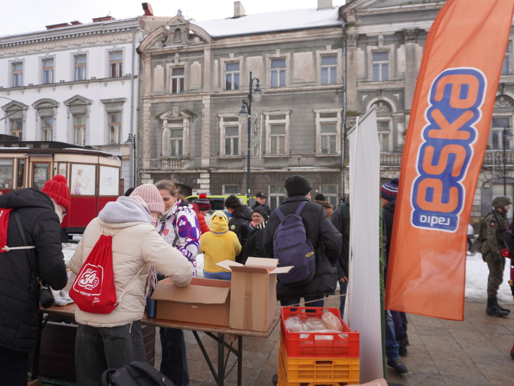 34. Finał WOŚP. Dziennikarze Radia ESKA rozgrzewają Tarnów pysznym żurkiem!