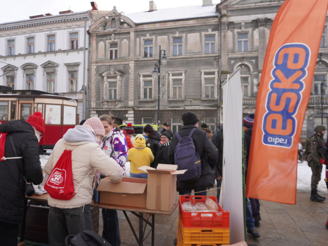 34. Finał WOŚP. Dziennikarze Radia ESKA rozgrzewają Tarnów pysznym żurkiem!