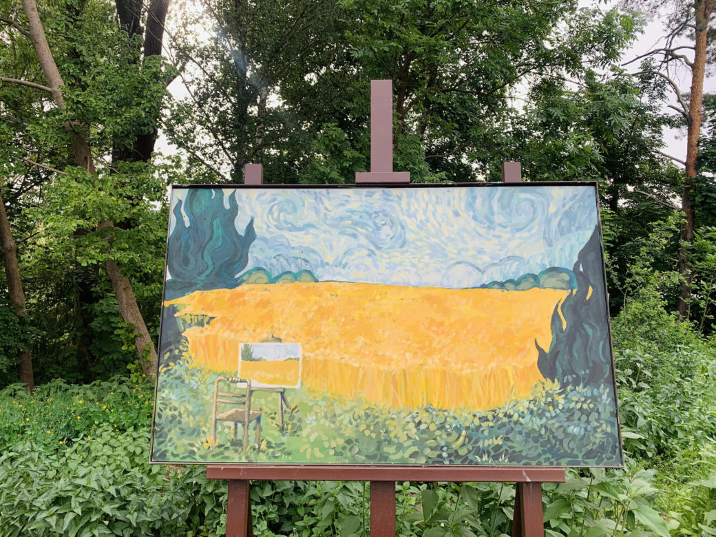 Kolorowe domy inspirowane twórczością Vincenta van Gogha zamieniły wieś liczącą zaledwie stu mieszkańców w prawdziwą atrakcję turystyczną