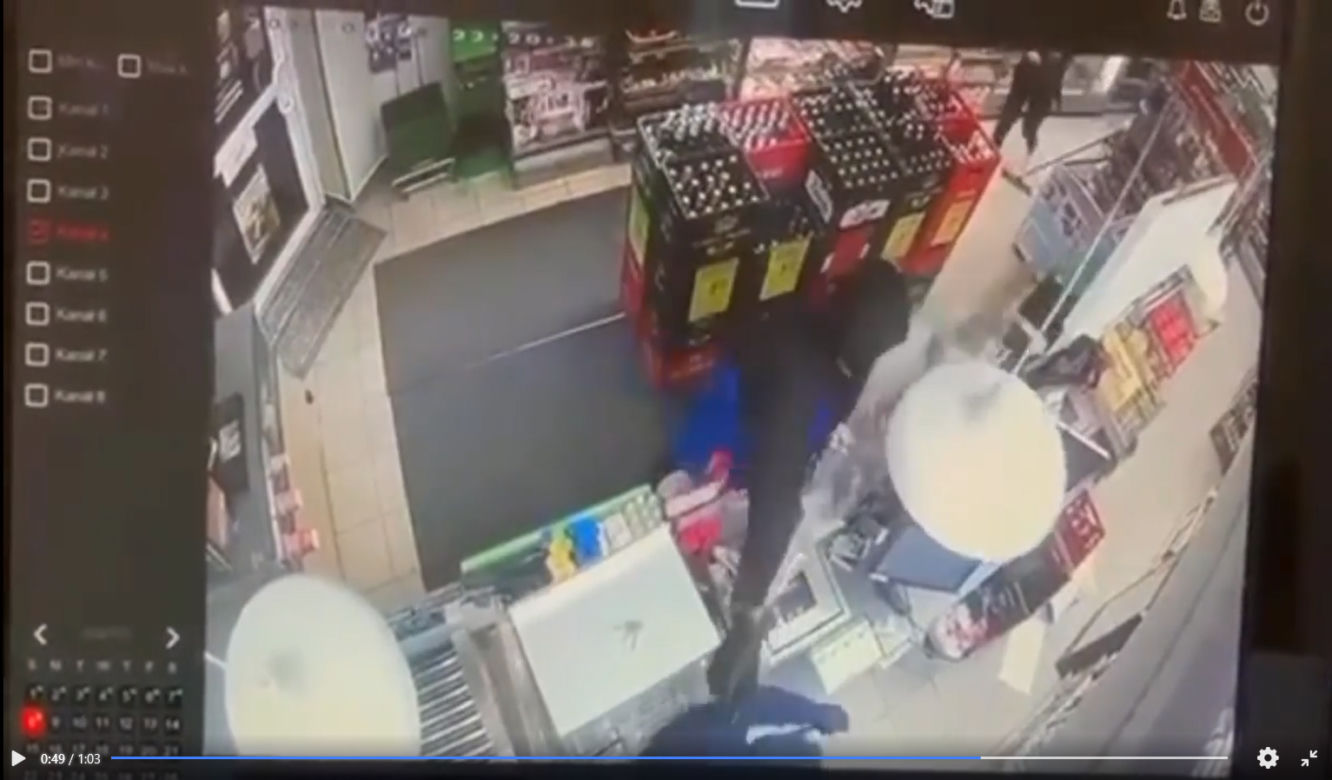 Jest nagranie z krwawego napadu na sklep w Kobyłce. W ruch poszedł nóż [WIDEO]