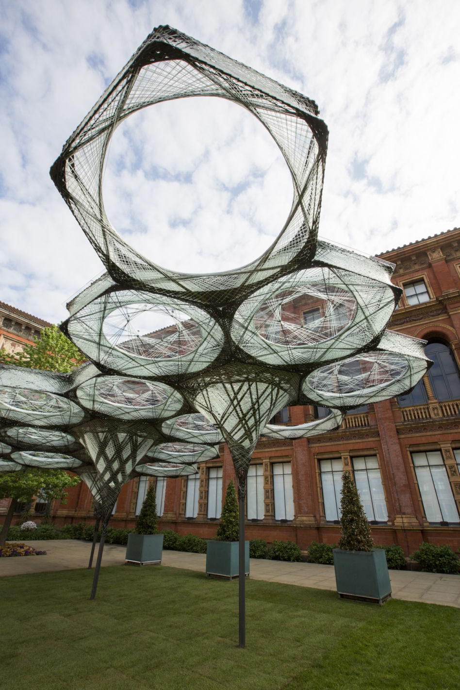 Tymczasowy pawilon w ogrodach Victoria & Albert Museum