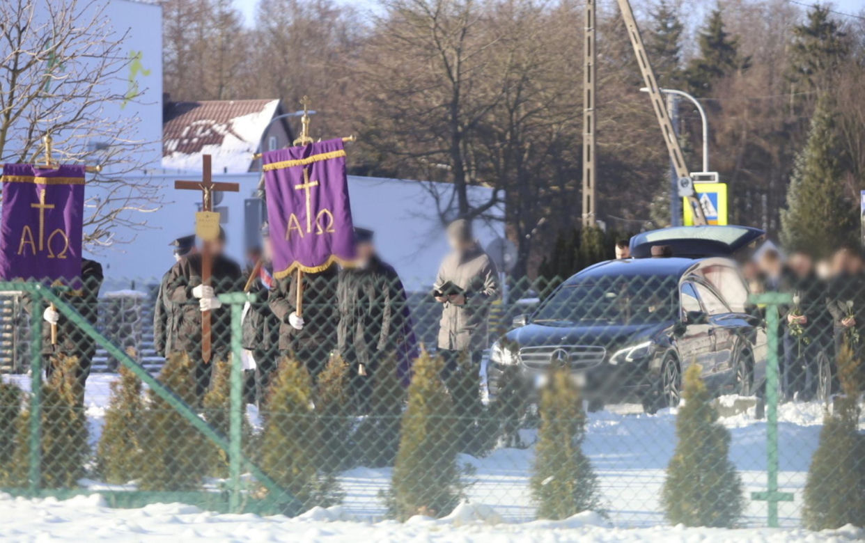 31-letnią Jolę zamordował mąż. Pogrzeb kobiety w Baninie