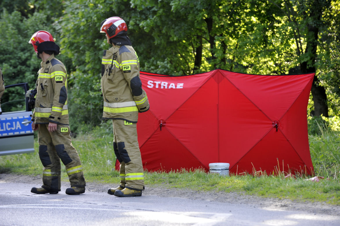 Motocyklista próbował uniknąć zderzenia i zginął pod kołami nadjeżdżającego samochodu