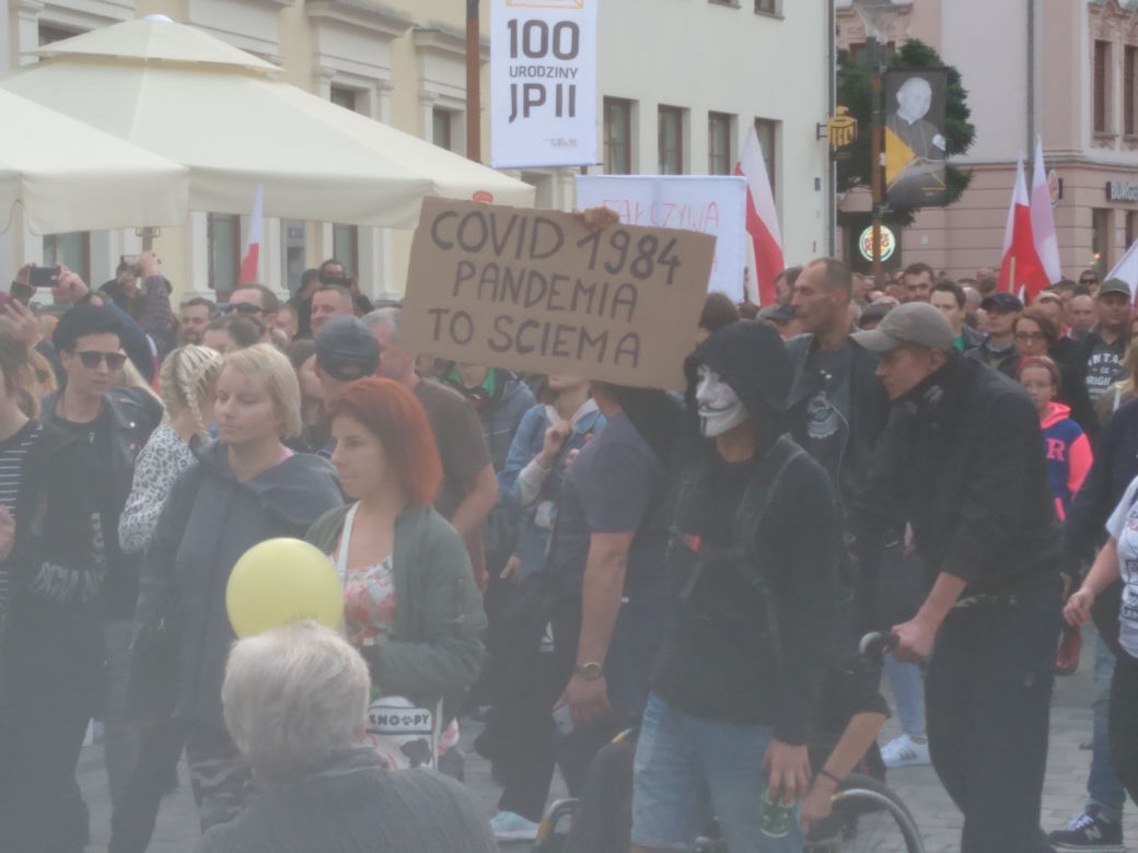Maseczkom powiedzieli NIE! W Lublinie protestowali ci, dla których koronawirus to wymysł władzy.