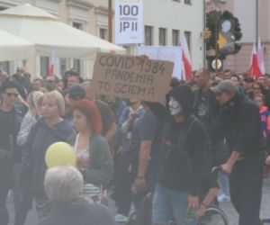 Maseczkom powiedzieli NIE! W Lublinie protestowali ci, dla których koronawirus to wymysł władzy.