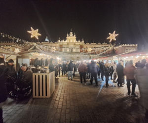 Jarmark Bożonarodzeniowy na Rynku Głównym w Krakowie 2025. Oferta wystawców