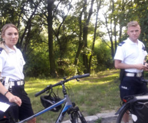 Policjantki i policjanci pilnują porządku... na rowerach