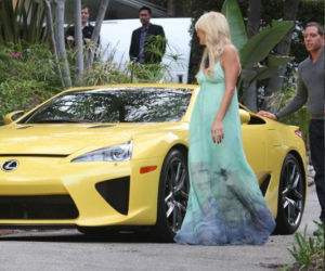 Paris Hilton dostała Lexusa
