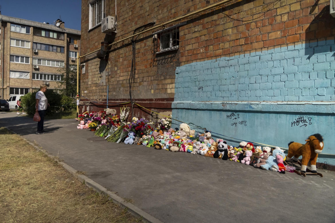 Rakiety Putina zabiły 2-latkę w ramionach mamy! Zdjęcia z pogrzebu ściskają za serce