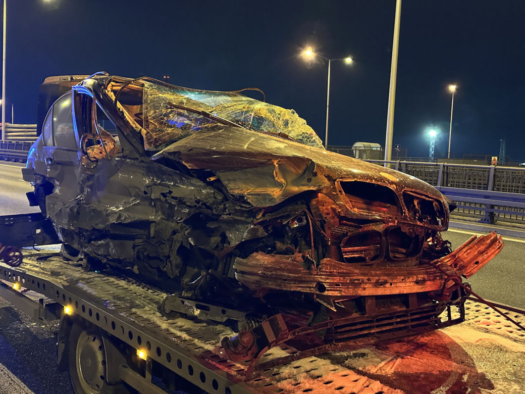 Bmw zgniecione przez tira jak puszka na trasie S8