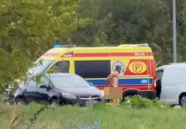 Nagi mężczyzna z maczetą zaatakował ambulans. Jest nowy komunikat policji