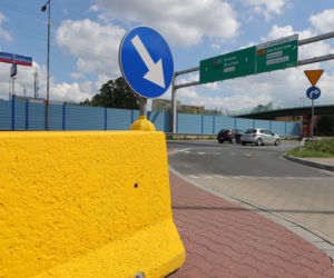 Zamknęli zjazd na osiedle. Mieszkańcy są wściekli