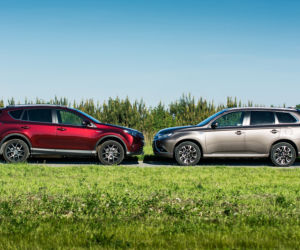 Toyota RAV4 Hybrid E-Four Prestige vs. Mitsubishi Outlander PHEV Instyle NAVI+
