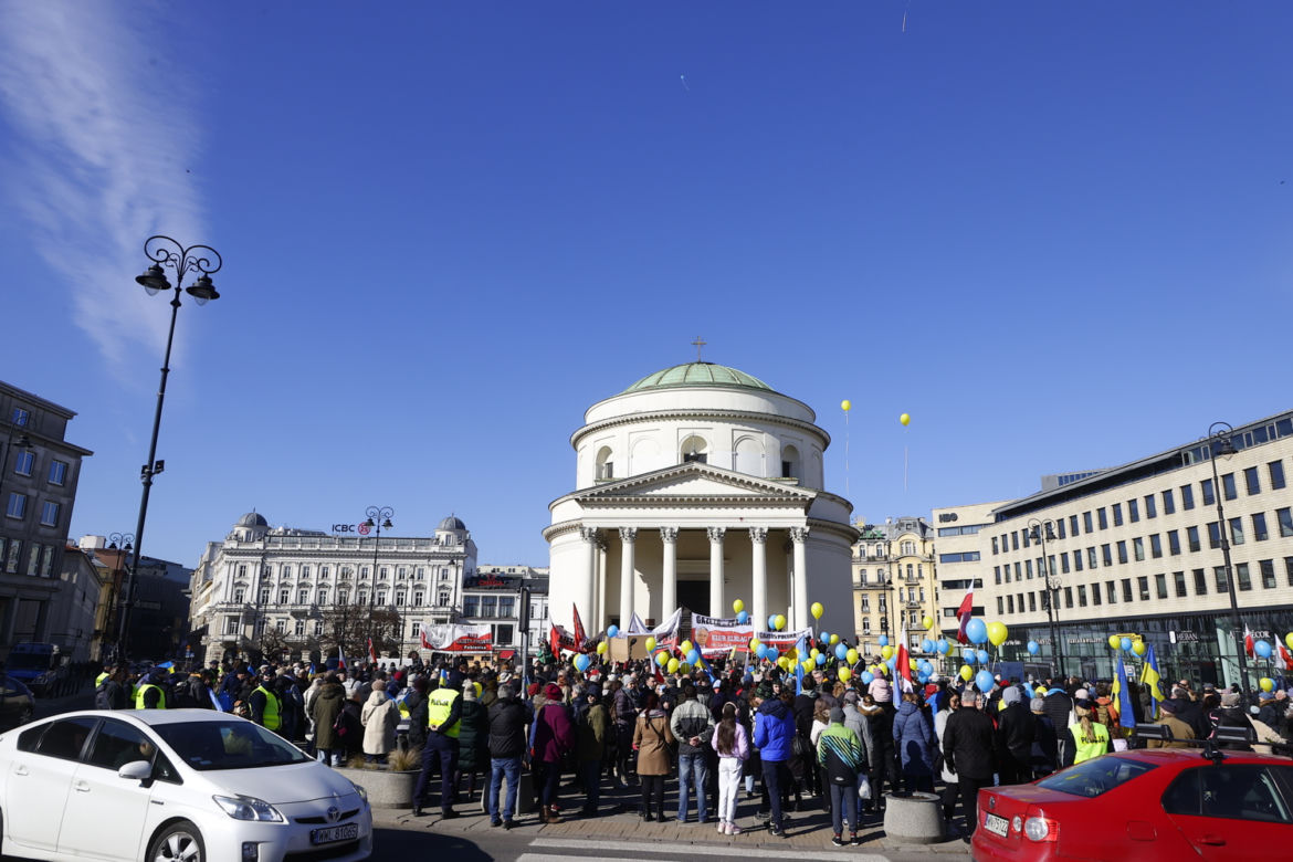 Warszawa. Manifestacji pod hasłem: Matki wołają przestańcie strzelać do dzieci!