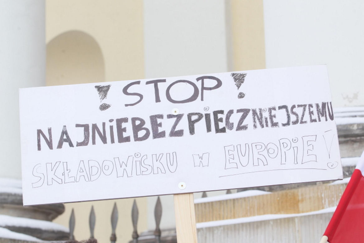 6500 ton toksycznych odpadów pod Warszawą. Mieszkańcy alarmują. „Żyjemy na tykającej bombie”