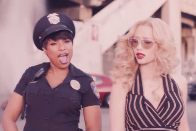 Iggy Azalea i Jennifer Hudson w teledysku Trouble 