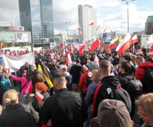 Protest antycovidowców i przedsiębiorców na Placu Defilad