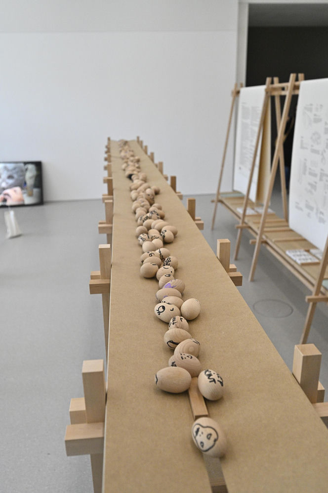 Wanny, buty i manekiny za 851 tys. zł? Ale sztuka! „To jedna z najbardziej wpływowych artystek na świecie”