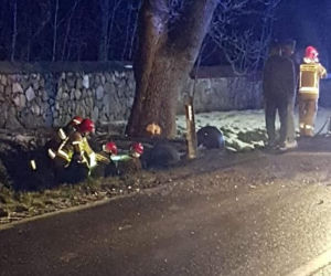 Wracali z balangi i roztrzaskali się na drzewie