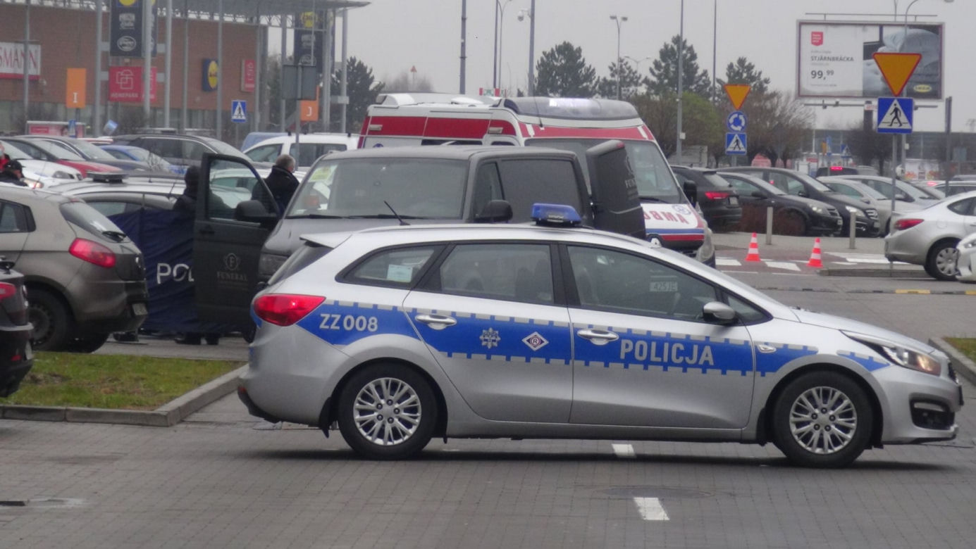 Zaparkowali auto i zatruli się spalinami? Nie żyje dwójka młodych osób