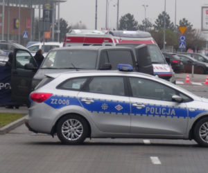 Zwłoki dwójki młodych osób znalezione w samochodzie 