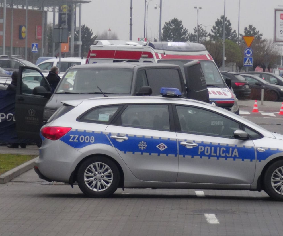 Zwłoki dwójki młodych osób znalezione w samochodzie 