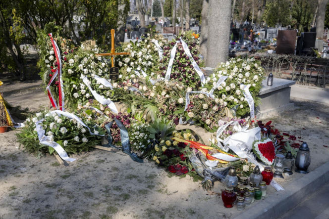 Tak wygląda teraz grób Edwarda Linde-Lubaszenko