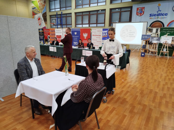 Już po raz ósmy w Siedlcach rywalizowali młodzi kelnerzy z całej Polski