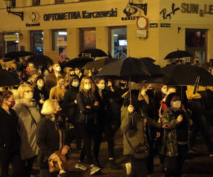 Czarny spacer ulicami Torunia 