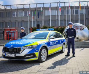 Policjanci jeżdżą odnowionymi radiowozami! Samochody aż się błyszczą! [ZDJĘCIA]