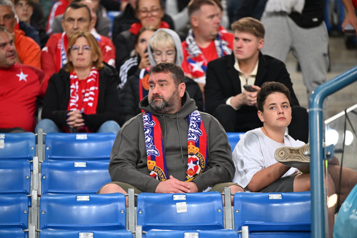 Tak kibice Wisły Kraków bawili się na trybunach. Znajdź się na zdjęciach