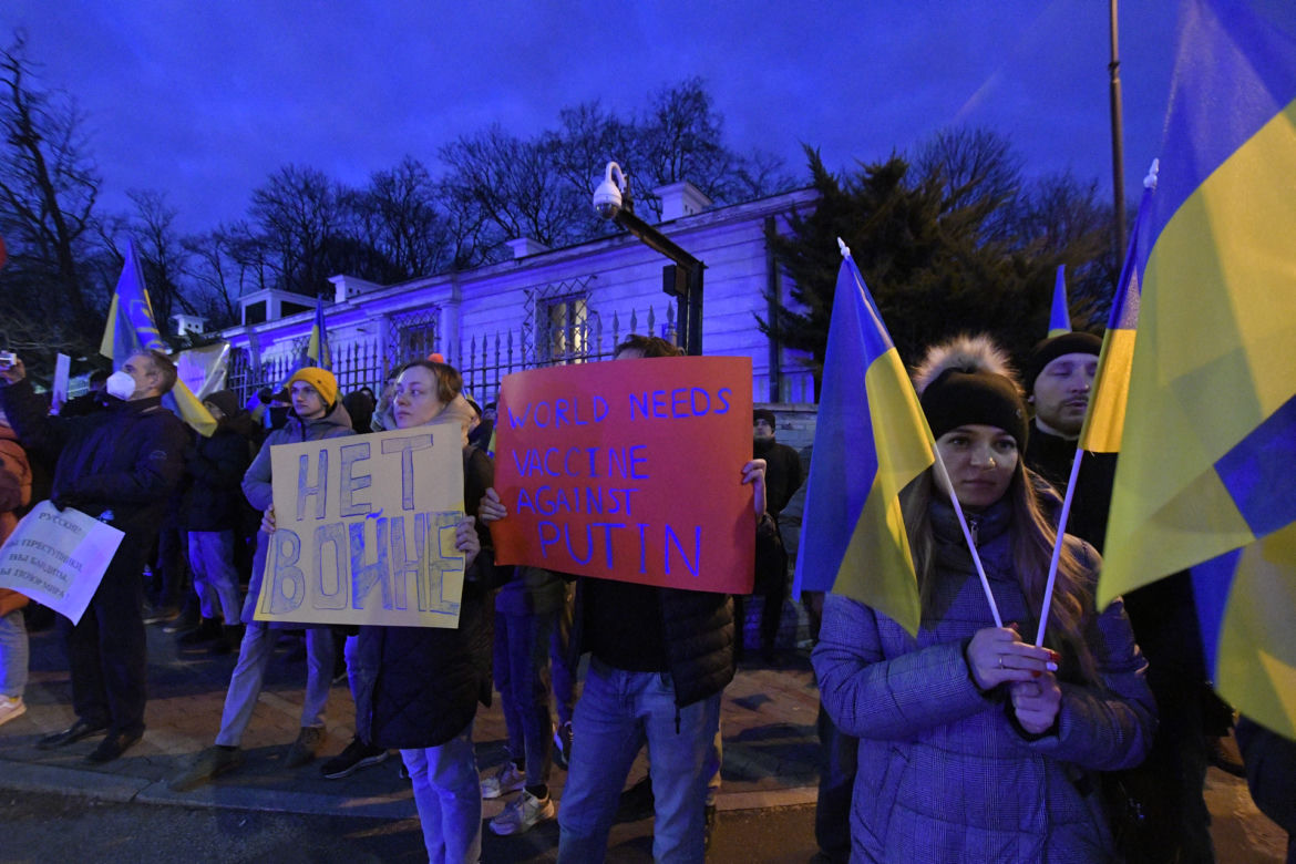 Kolejny protest pod ambasadą Rosji w Warszawie