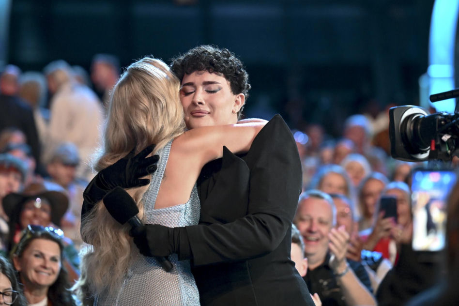 Ależ się wystroiły gwiazdy w 2. dniu festiwalu! Chylińska kolorowa jak papuga, Krupińka elegancka, jak królewna a panowie w podkoszulkach i krótkich spodenkach