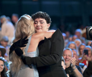 Ależ się wystroiły gwiazdy w 2. dniu festiwalu! Chylińska kolorowa jak papuga, Krupińka elegancka, jak królewna a panowie w podkoszulkach i krótkich spodenkach