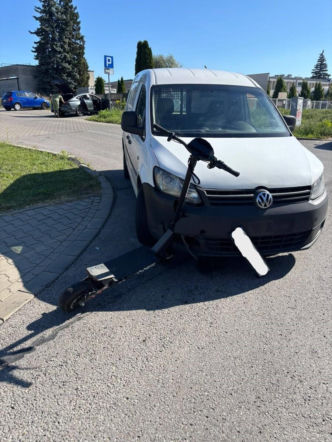 Dwa groźne zdarzenia z udziałem hulajnóg elektrycnych w Radomiu. Nastolatkowie jechali bez upranwień 