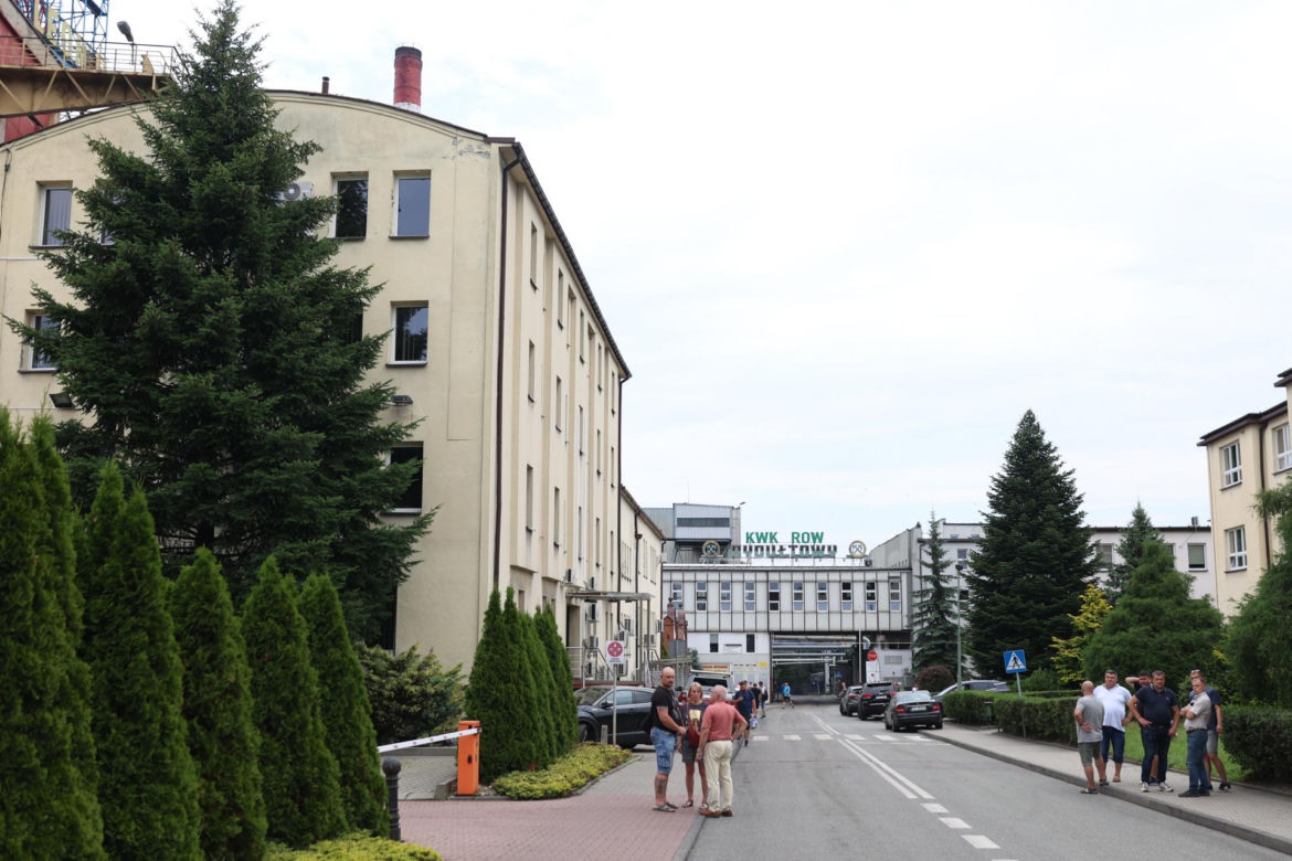  Trwa akacja ratownicza w kopalni Rydułtowy. W chwili wstrząsu w rejonie zagrożenia było 68 osób 