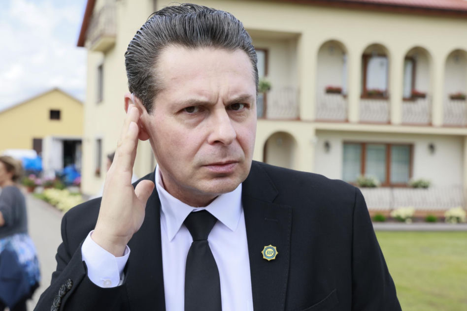 Na zdjęciach z planu "Rancza" zabrakło Olbrychskiego! Za to Lucy kwitnie, a Żak z Barcisiem stają w szranki