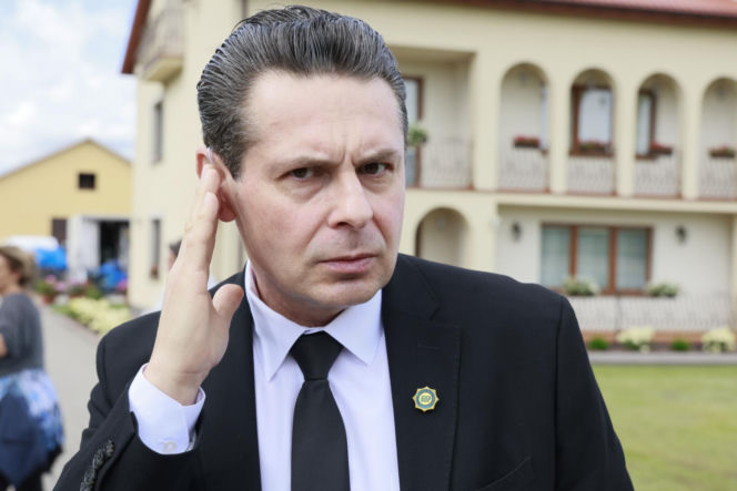 Na zdjęciach z planu "Rancza" zabrakło Olbrychskiego! Za to Lucy kwitnie, a Żak z Barcisiem stają w szranki