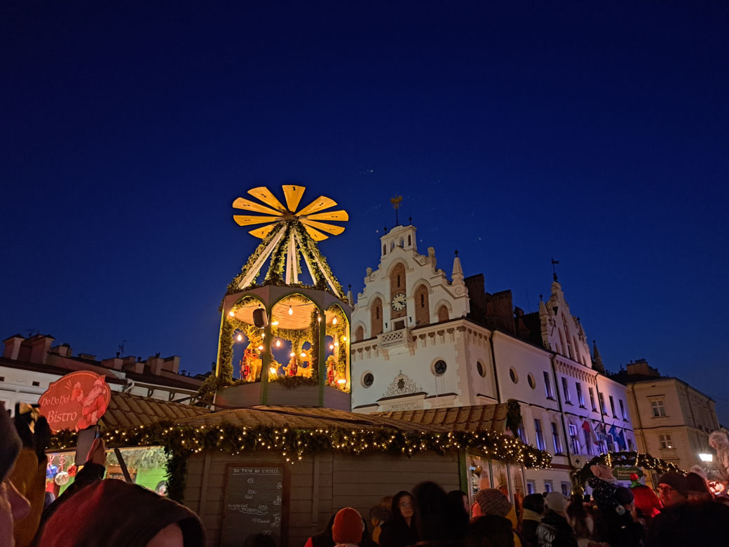 Świąteczne Miasteczko w Rzeszowie. Rynek rozbłysnął milionem światełek!