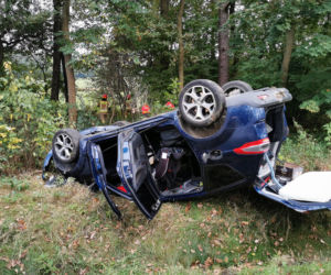 Kędzierzyn-Koźle: Groza na Brzechwy! Zahaczyła lusterkiem, on dachował z dziećmi, ona uciekła [ZDJĘCIA]