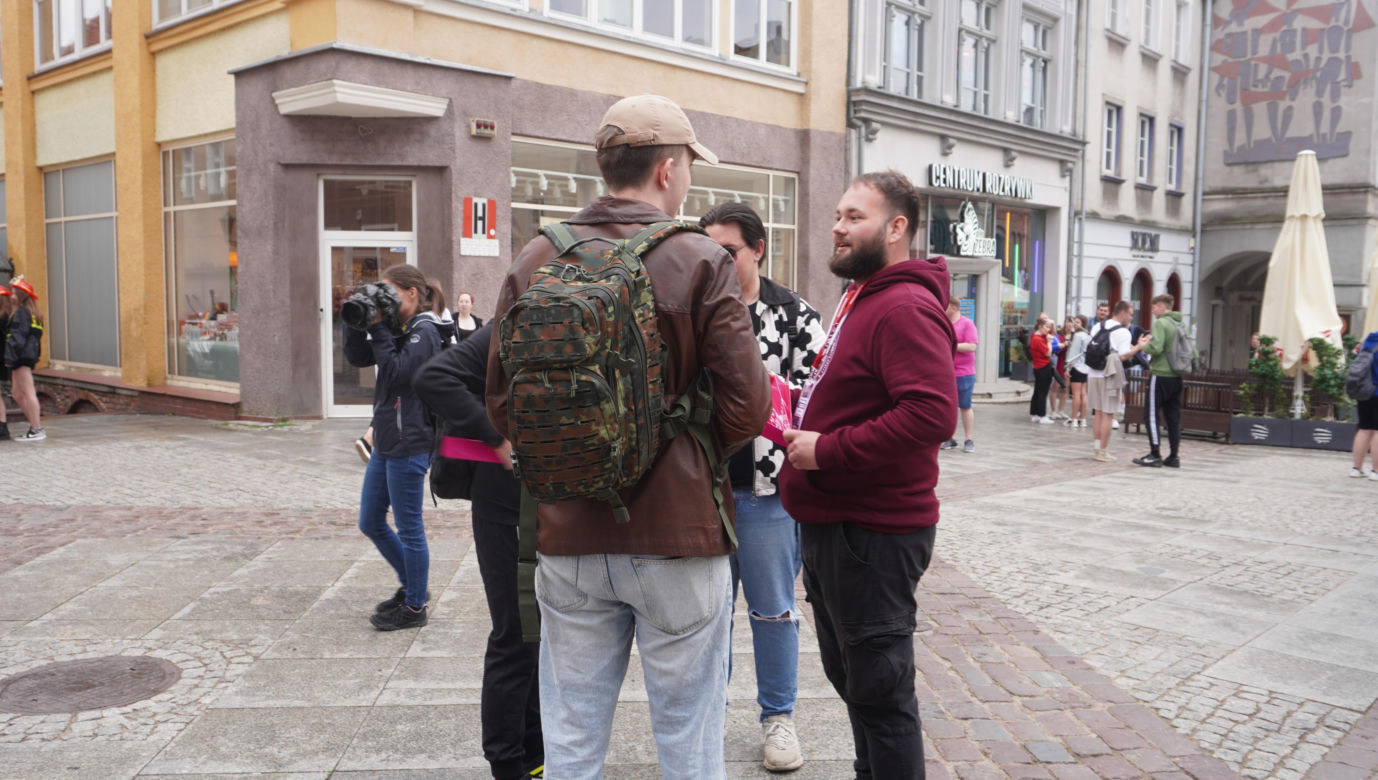 Kortowiada 2024. Parada Wydziałów przeszła ulicami miasta. Studenci tłumnie wzięli udział w imprezie [ZDJĘCIA]