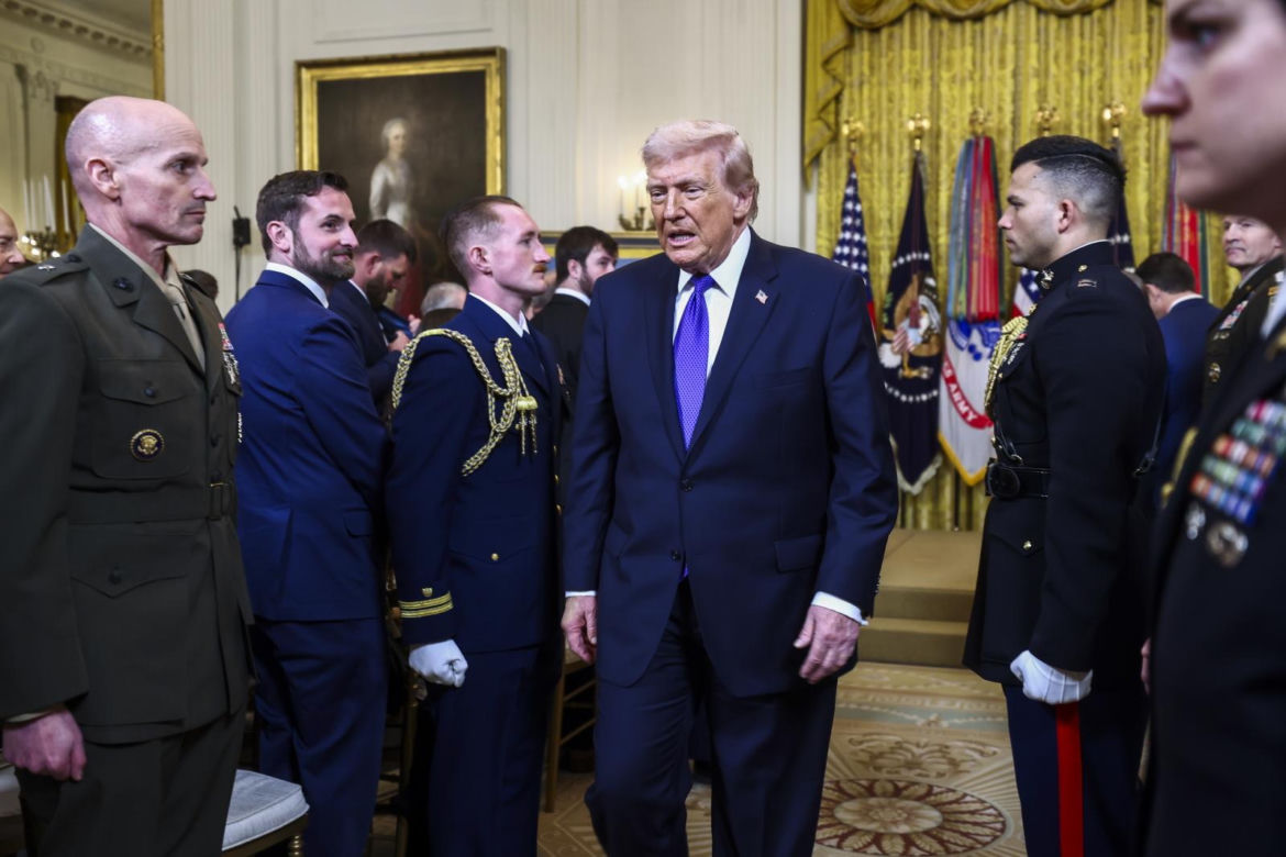 Ludzie poruszeni wyczynem żołnierza, którego pośmiertnie odznaczył Trump