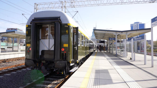 Jechałem legendarnym pociągiem. W środku jak kiedyś, aż trudno uwierzyć! Ludzie mówią wprost: „to były czasy”