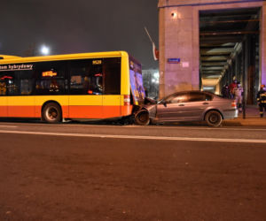 Pijak wjechał w autobus