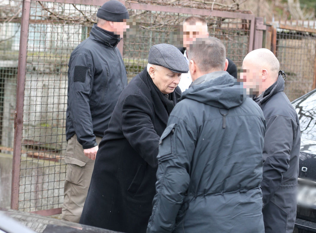 Jarosław Kaczyński na niedzielnej mszy