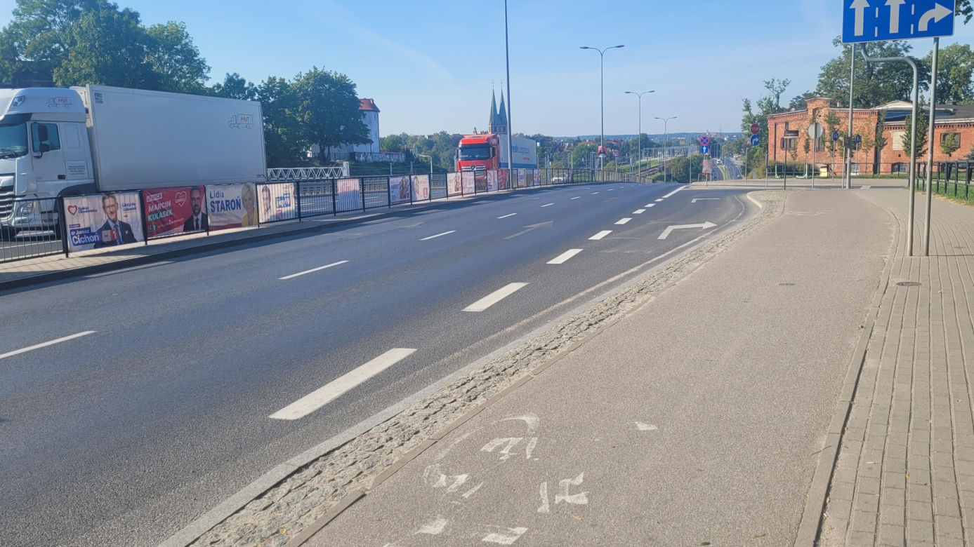 Na autobusach, słupach, budynkach. Bannery wyborcze "zalały" Olsztyn [ZDJĘCIA]