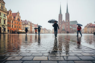 Deszczowy początek dnia we Wrocławiu. Czy sobota 07.02.2026 zaskoczy czymś więcej?